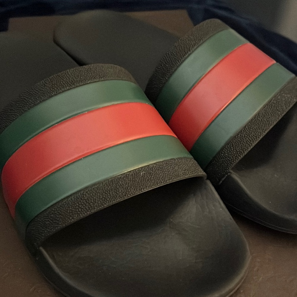 Gucci signature color RED & GREEN pool slides.